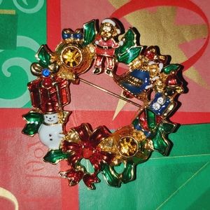 Christmas Wreath Enamel  Brooch Signed  NRT